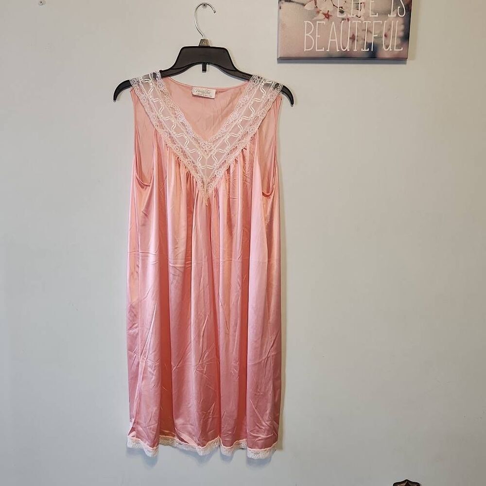 Vintage Vanity Fair Negligee Night Gown Medium M Lace Trim